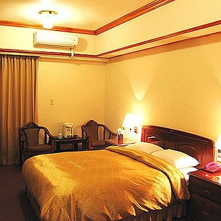 Sin Fu Business Hotel Тайчжун Экстерьер фото