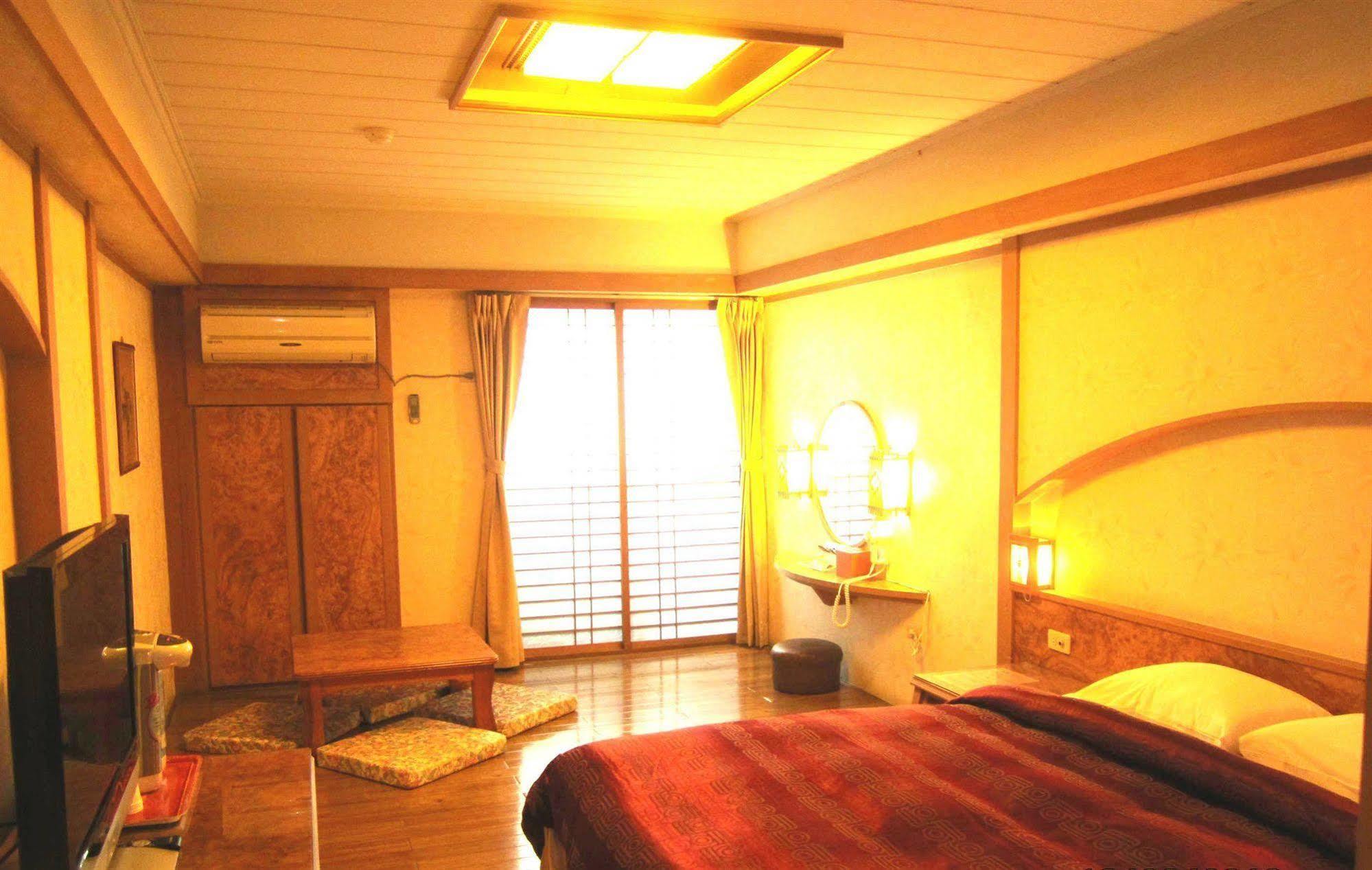 Sin Fu Business Hotel Тайчжун Экстерьер фото